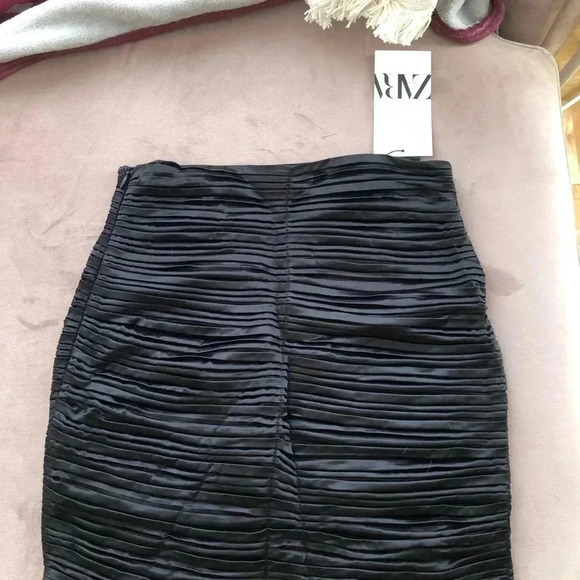 Zara brand black mini skirt size XS. - Picture 8 of 11